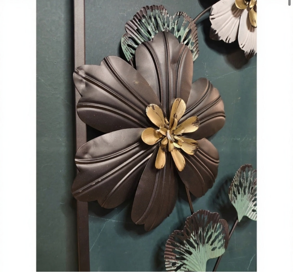 Imported Premium Quality Metal Flower Frame – Elegant Decorative Wall Art